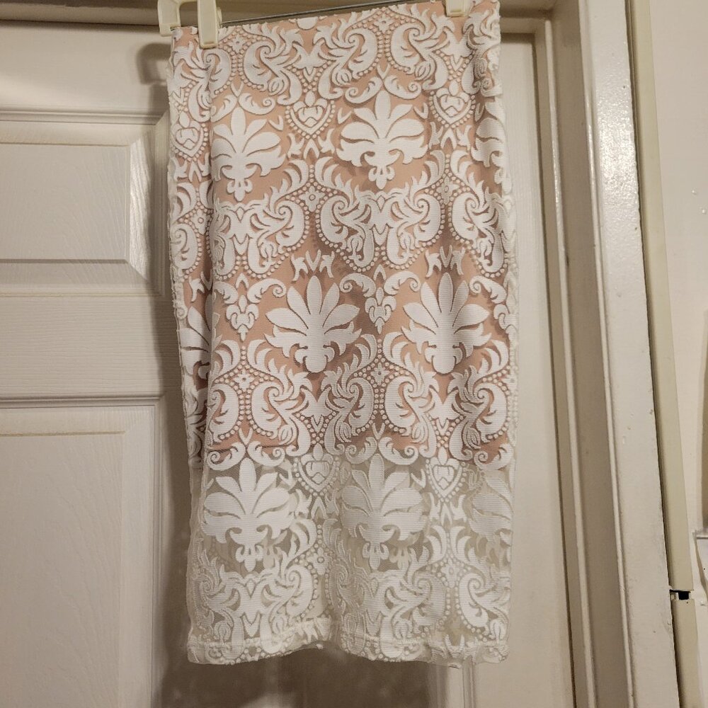Cream lace fitted skirt